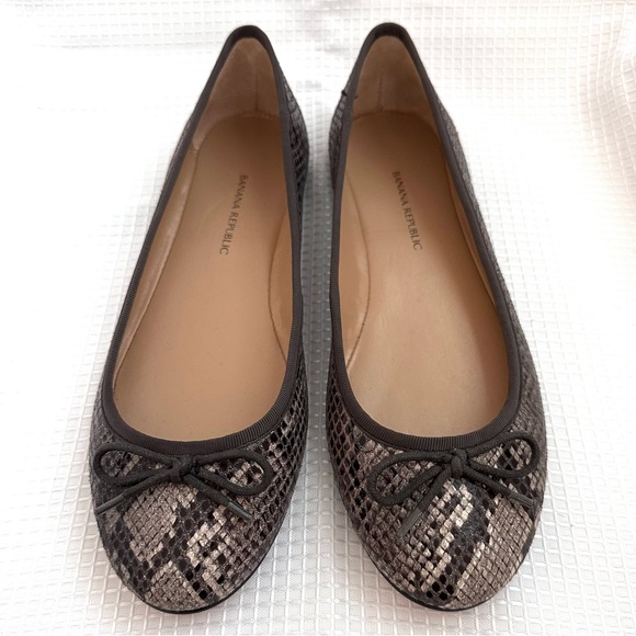 New Banana Republic Faux Snakeskin Ballet Flats Bows Size US 6 Shoes - Picture 2 of 4